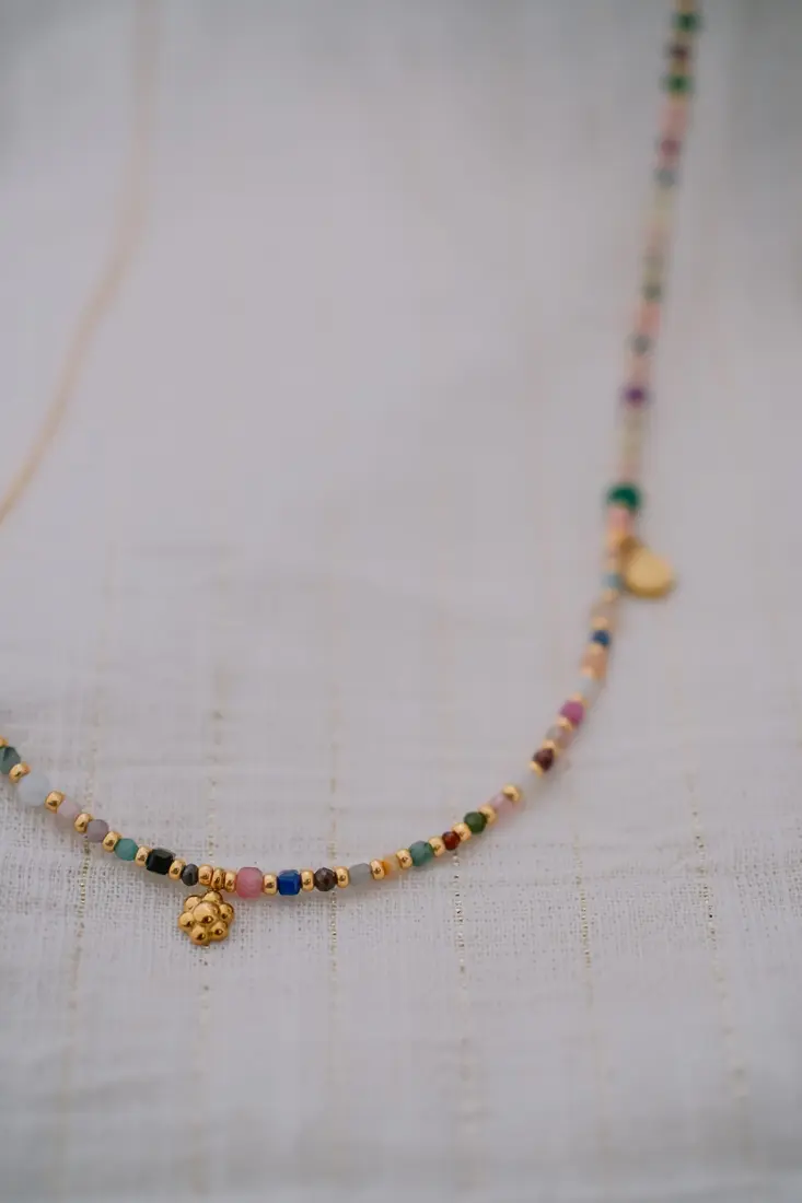 Ketting one of a kind met halfedelsteentjes